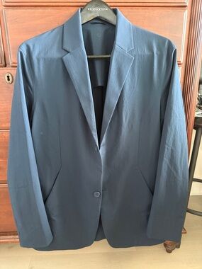 lululemon athletica Men's Navy Stretch Travel Suit Jacket